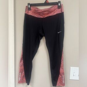 🔥Nike Pink and Black Dri-FIT Capri Leggings